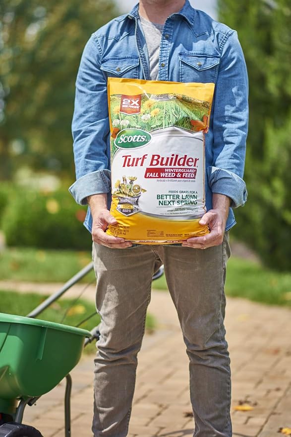 Scotts Turf Builder WinterGuard Fall Weed & Feed3, Weed Killer Plus Fall Fertilizer, 5,000 sq. ft., 14.29 lbs. (2-Pack)