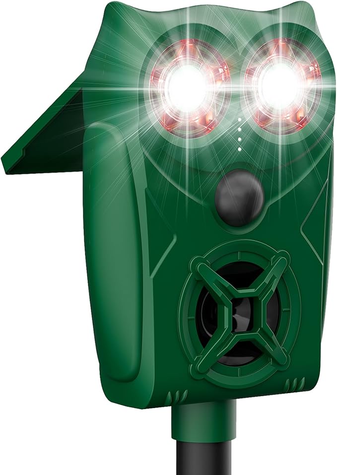 Solar-Powered Ultrasonic Animal Repellent with Motion Sensor, Waterproof Deer Repellent Device with LED Flashing Lights, Perfect for Outdoor Yards, Effective to Repel Deer, Coyotes, Raccoons, and Cats
