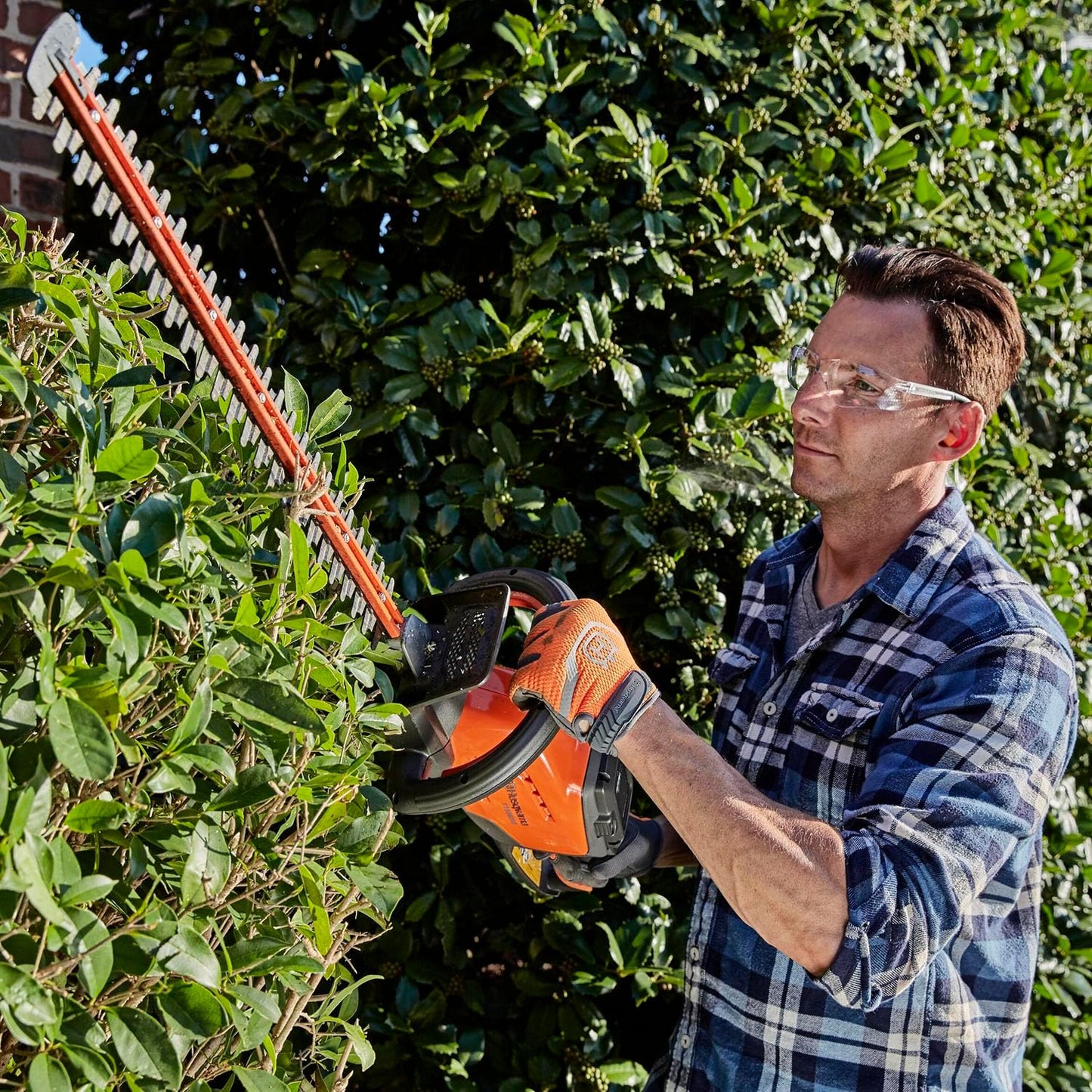 Husqvarna 115iHD55 Lightweight Battery Hedge Trimmer, Battery and Charger Included, 967098606