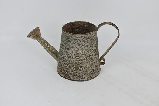 Vintage Metal Watering Can with Handle Rustic Farmhouse Watering Can Flower Pot Distressed Decorative Planter Retro Gardening Flower Bucket for Home Indoor Outdoor Garden Balcony Courtyard(Rust Color)