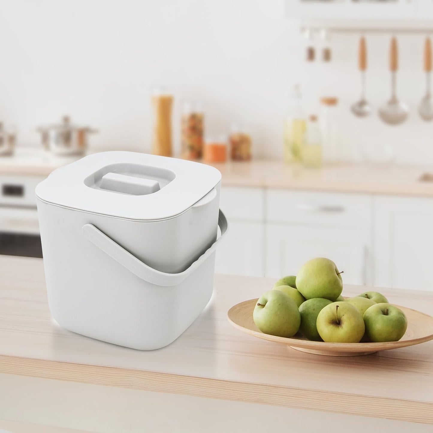 Stylish Kitchen Compost Bin- 1.85 Gal/ 7L Countertop Compost Bin with Lid, Inner Sieve for Separating Liquid from Food, Easy to Clean (White, 1.85GAL)