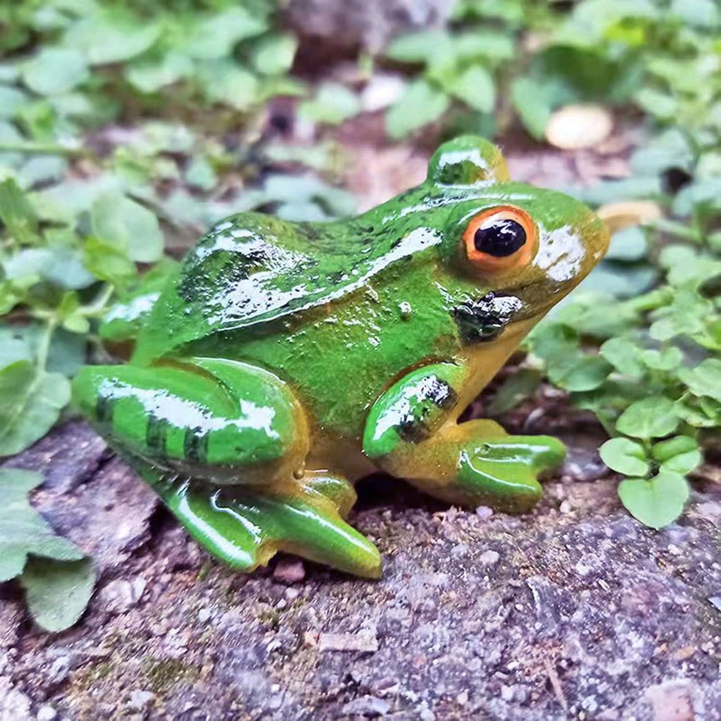 2 Pcs Frog Statues Miniature Simulation Small Animal Resin Sculpture Patio Lawn Yard Terrace Micro Landscape Fairy Garden Fish Tank Accessories Indoor and Outdoor Mini Decorative Ornaments (frog)