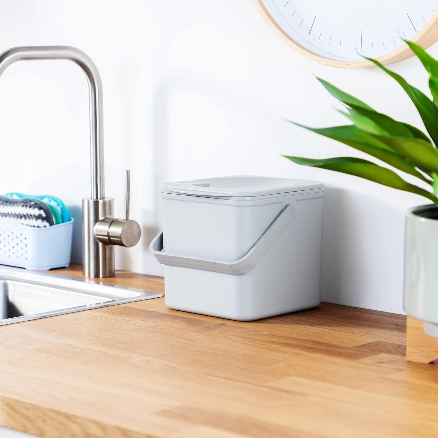 Minky Homecare Kitchen Compost Bin – Countertop Food Waste Caddy with Easy Wipe Clean Interior – Made in The UK - 3.5L (0.9 gal.) (Light Grey)