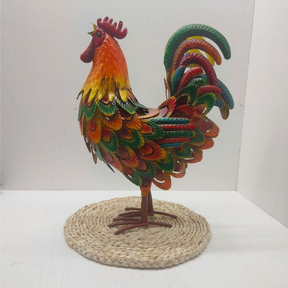 Metal Rooster Decor， Chicken Animal Yard Art Lawn Ornament Figurines Artwork for Outdoor, Patio,Backyard and Home Kitchen Decoration (Multicolor)