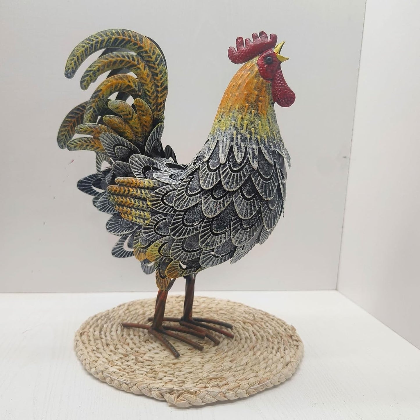 Metal Rooster Decor， Chicken Animal Yard Art Lawn Ornament Figurines Artwork for Outdoor, Patio,Backyard and Home Kitchen Decoration (Grey)