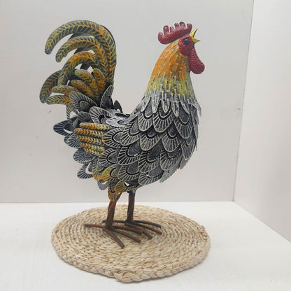 Metal Rooster Decor， Chicken Animal Yard Art Lawn Ornament Figurines Artwork for Outdoor, Patio,Backyard and Home Kitchen Decoration (Grey)