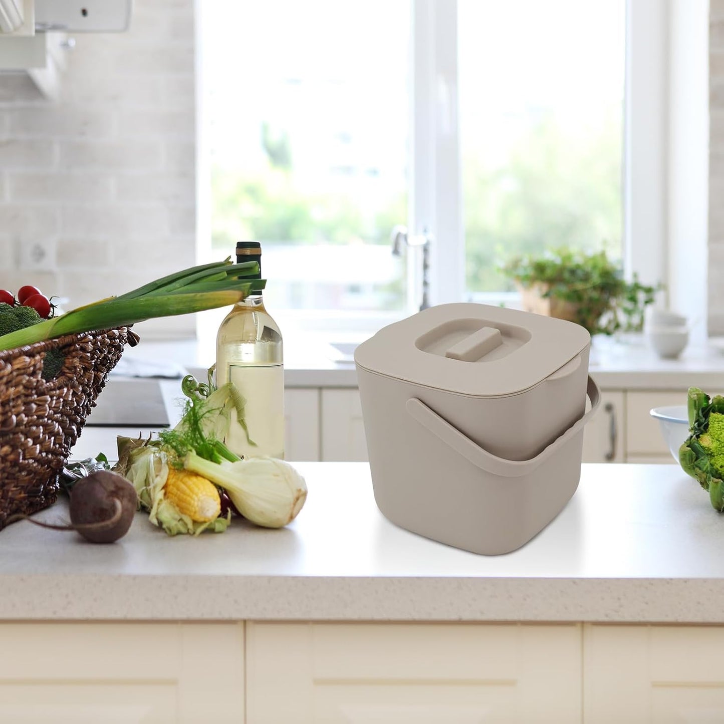 Stylish Kitchen Compost Bin- 1.85 Gal/ 7L Countertop Compost Bin with Lid, Inner Sieve for Separating Liquid from Food, Easy to Clean (Khaki, 1.85GAL)