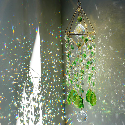 HDCRYSTALGIFTS Crystal Suncatcher, Crystal Sun Catcher Indoor Window Rainbow Prisms Suncatcher for Window Hanging Glass Wind Chimes Home Garden Decor (Green)