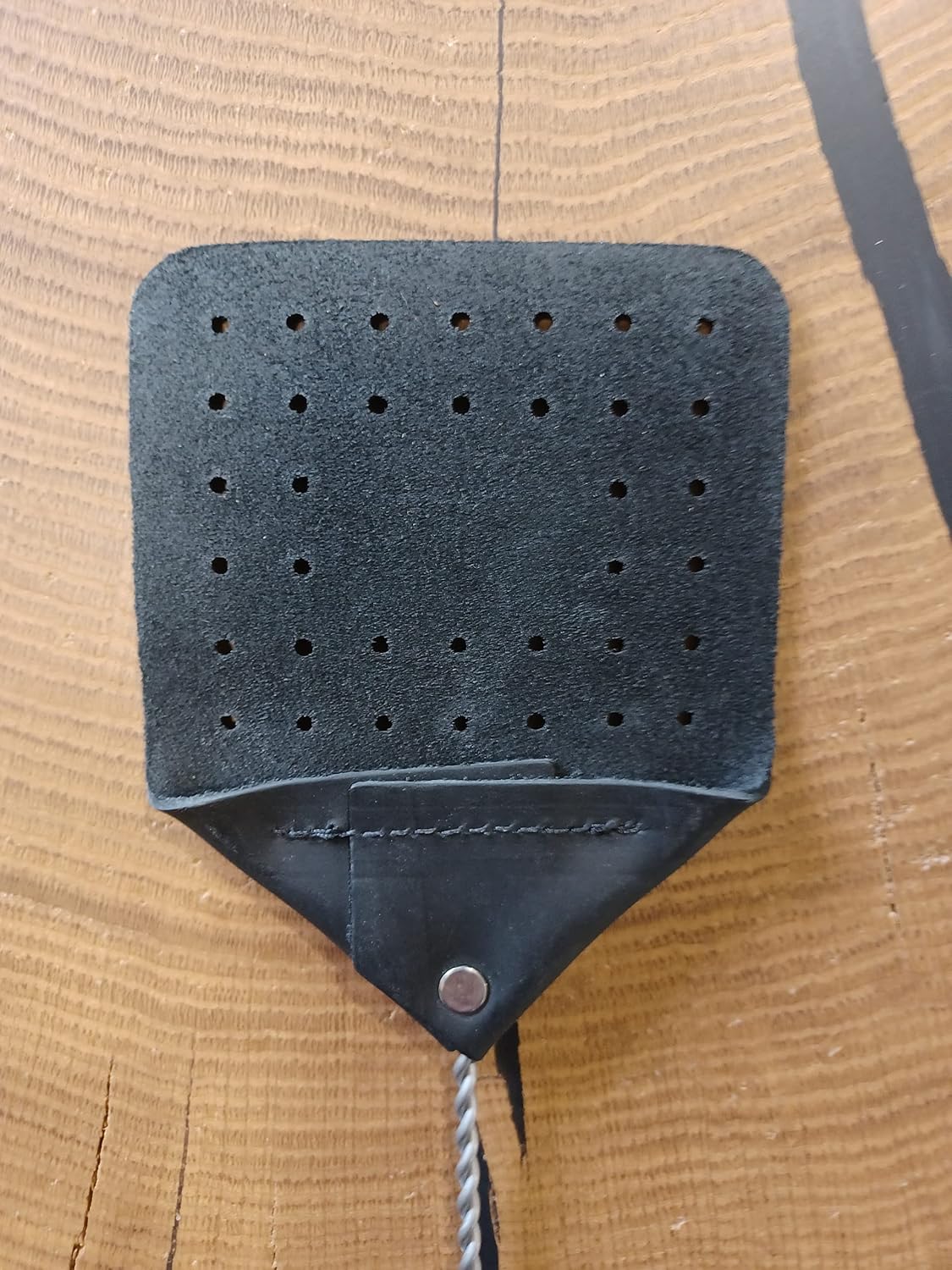 Leather Fly Swatter Set (1 Pack) – 17” Amish-Made Fly Swat w/Real Leather Paddle – Fly Swatters Multi Pack w/Metal Handle – Bug Swatter, Mosquito Swatter, Wasp Swatter (Black)