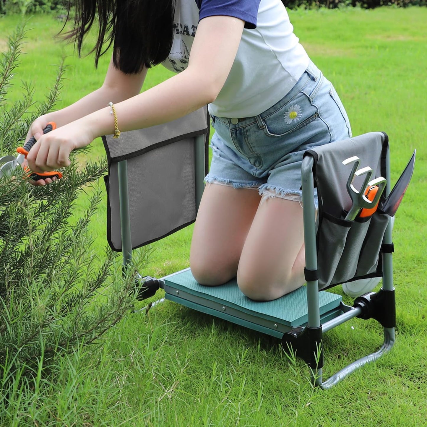 TRY & DO Garden Kneeler and Seat Bench Garden Workseat, Smart Folding Gardening Bench EVA Foam Kneeling Pad Detachable Dual Tool Pouch 2 in 1 Portable Gardening Stools for Back Yard Outdoor Fishing