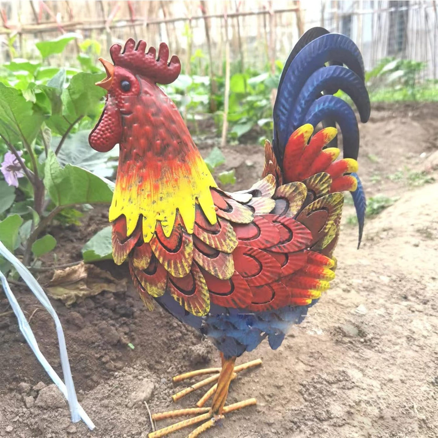 Metal Rooster Decor， Chicken Animal Yard Art Lawn Ornament Figurines Artwork for Outdoor, Patio,Backyard and Home Kitchen Decoration (red)