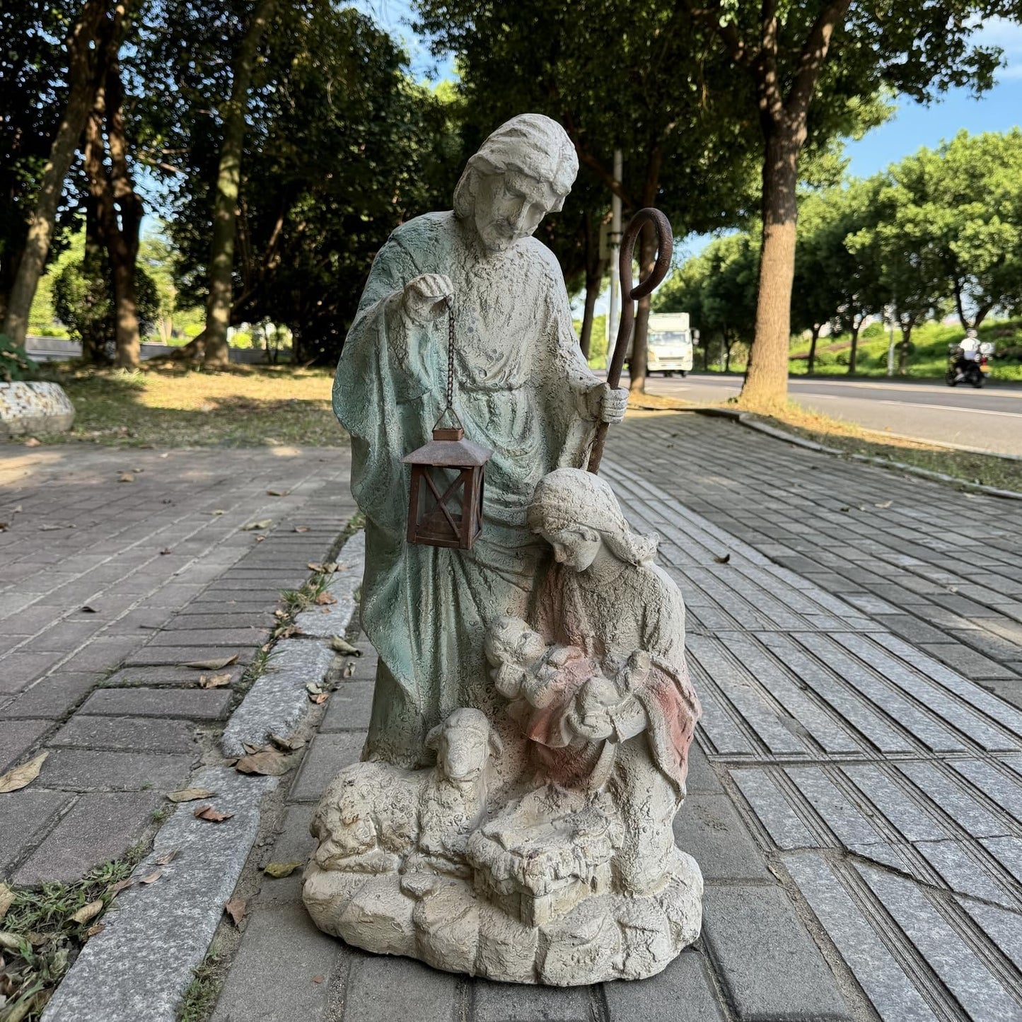 Holy Family Garden Statue Outdoor Sculpture H29inch Patio Yard Decorative Figurine Indoor Entryway Hallway Decoration