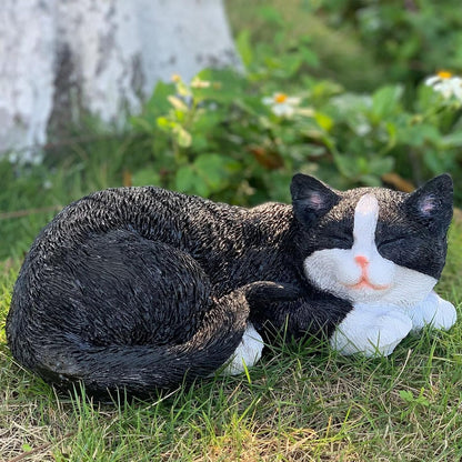 Sleeping Cat Statue Garden Decor, Outdoor Cat Sculpture & Figurine Lawn Ornament, Black & White Tabby Statue for Patio, Lawn, Yard Decorative, Cute Kitten Memorial Grave Accessory