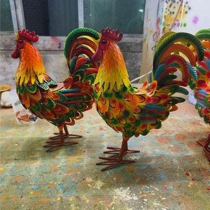 Metal Rooster Decor， Chicken Animal Yard Art Lawn Ornament Figurines Artwork for Outdoor, Patio,Backyard and Home Kitchen Decoration (Multicolor)