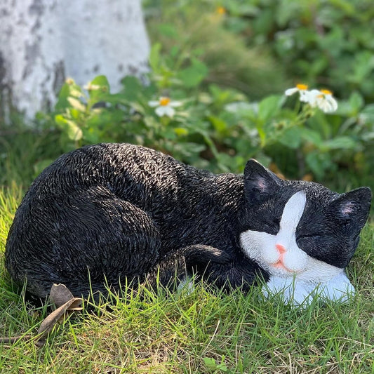 Sleeping Cat Statue Garden Decor, Outdoor Cat Sculpture & Figurine Lawn Ornament, Black & White Tabby Statue for Patio, Lawn, Yard Decorative, Cute Kitten Memorial Grave Accessory