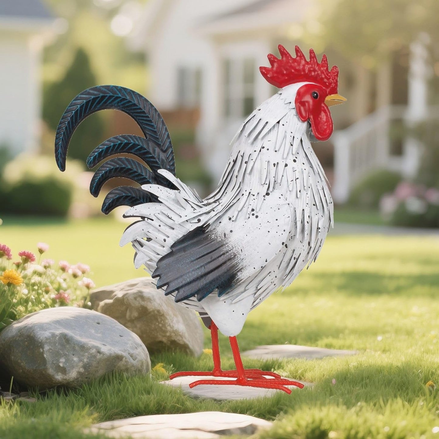 Rooster Garden Statue Sculpture Metal Chicken Yard Decor Outdoor Figurines Patio Backyard Decoration (White)