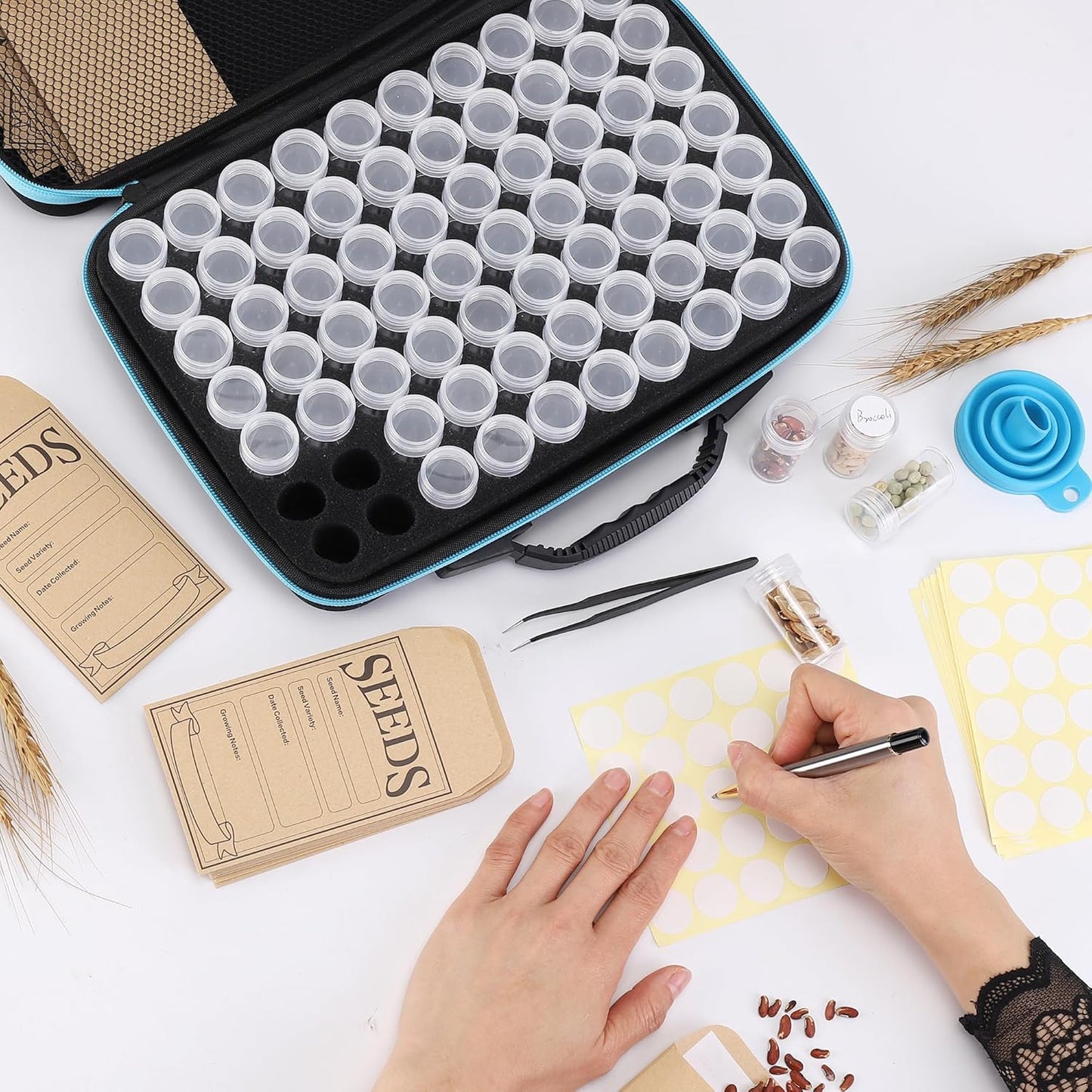 140 Slots Seed Storage Organizer, Garden Saving kit Seed Organizer with 30 Seed Envelopes, Write Label, Funnel, Tweezer for Plants Vegetable Seed Saver (Seeds not Included)