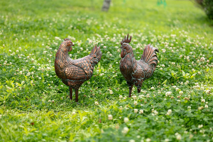 Metal Chicken Yard Decor, Farmhouse Metal Rooster Hen Yard Art, Outdoor Chicken Garden Statues, Antique Copper Hen and Rooster Sculptures Ornament for Backyard Patio Lawn Home Kitchen Decorations