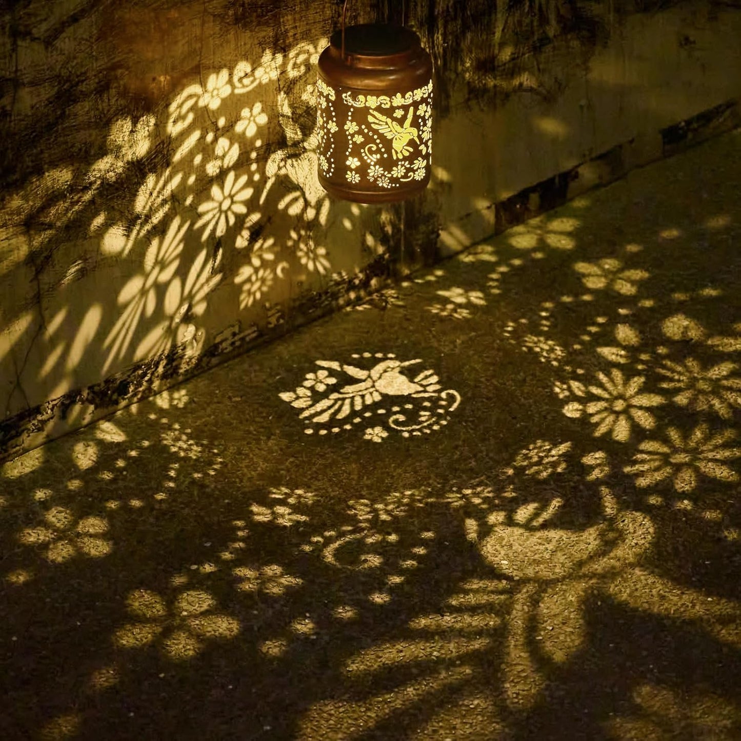 Hummingbird Solar Lanterns Outdoor Waterproof - Metal Hanging Hummingbird Solar Lights Graden Decor for Patio Yard Lawn Backyard Porch Pathway, Unique Gifts for Women Mom Grandma