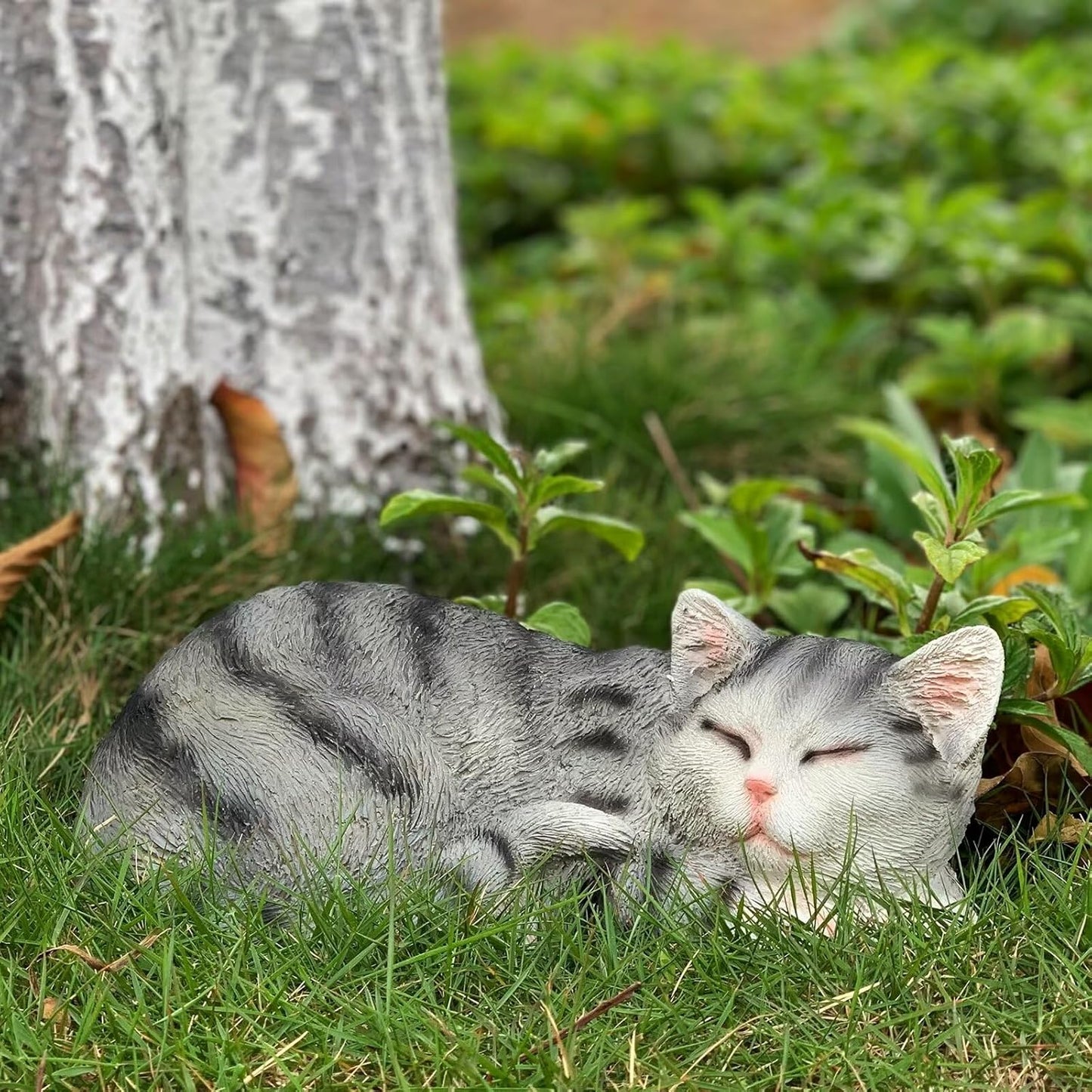 Sleeping Cat Statue Garden Decor, Outdoor Cat Sculpture & Figurine Lawn Ornament, Grey Tabby Statue for Patio, Lawn, Yard Decorative, Cute Kitten Memorial Grave Accessory