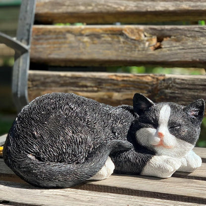 Sleeping Cat Statue Garden Decor, Outdoor Cat Sculpture & Figurine Lawn Ornament, Black & White Tabby Statue for Patio, Lawn, Yard Decorative, Cute Kitten Memorial Grave Accessory