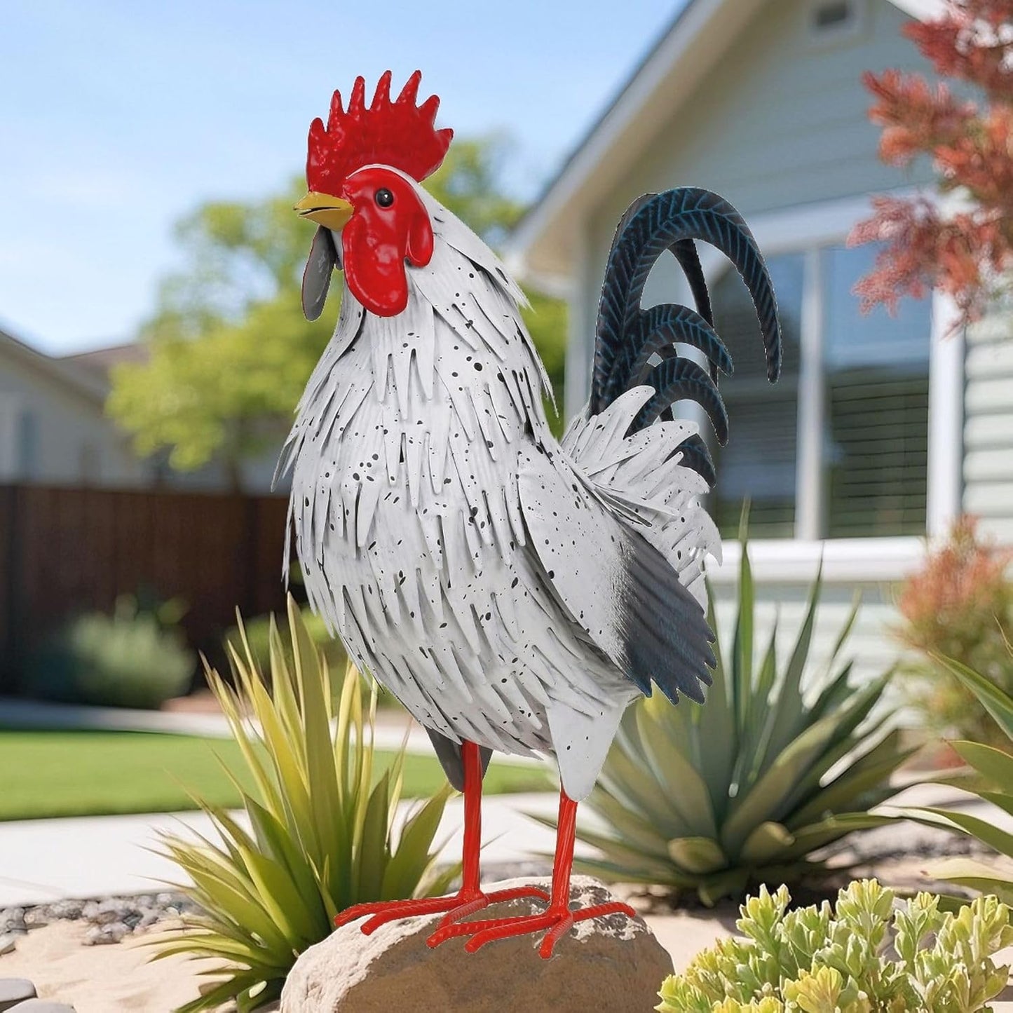 Rooster Garden Statue Sculpture Metal Chicken Yard Decor Outdoor Figurines Patio Backyard Decoration (White)