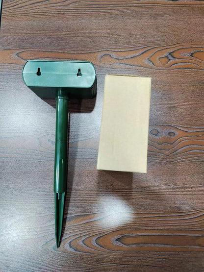 Upgraded Solar Ultrasonic Animal Repellent Outdoor, Deer Repellent Devices Motion Detection, Waterproof Cat Squirrel Skunk Raccoon Dog Bird Deterrent with Flash Lights for Yard Farm Garden Patio