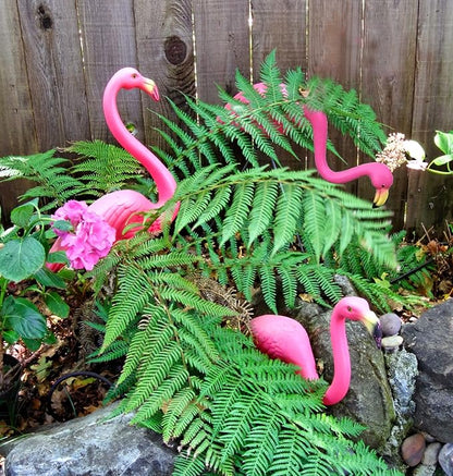 GiftExpress Pink Flamingos Yard Decorations - 2 Pack Small 14" Tall Plastic Flamingo Statue w/Metal Stakes - Lawn Ornaments & Garden Decor for Outdoor Parties