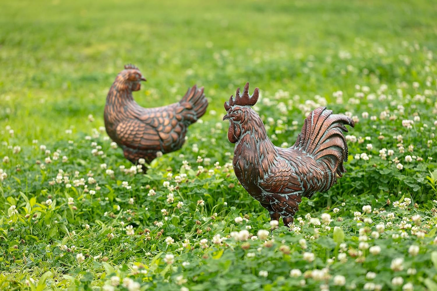 Metal Chicken Yard Decor, Farmhouse Metal Rooster Hen Yard Art, Outdoor Chicken Garden Statues, Antique Copper Hen and Rooster Sculptures Ornament for Backyard Patio Lawn Home Kitchen Decorations