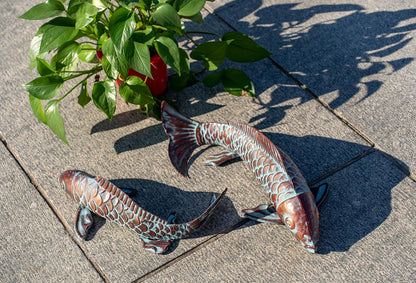 Set of 2 Koi Fish Decor Outdoor Statues Sculptures Antique Copper Garden Pond Fishes Art Metal Koi Fish Statue Outside Garden Décor Ornaments for Outdoors,Patio,Yard,Lawn,Pond,Home Decorations