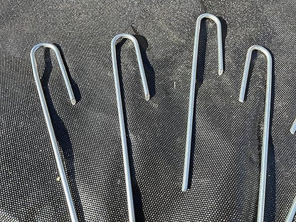 Sandbaggy 200-Pack DRIP TUBING Stakes Landscape Staples | 5 inch Length - 11 Gauge Heavy Duty | Drip Anchors | Landscape Pins | Garden Lawn Nails | Designed to Hold Drip Tubing Up to 1/2" Diameter